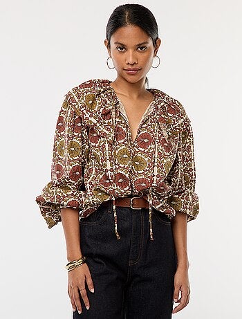 Blouse avec large col claudine
