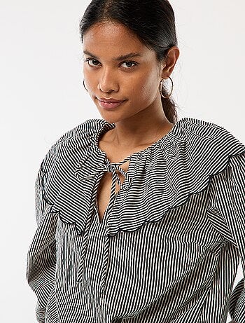 Blouse avec large col claudine