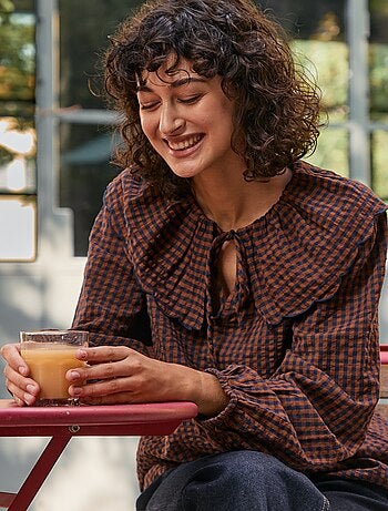 Blouse avec large col claudine