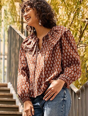 Blouse avec large col claudine