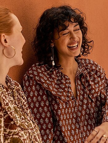 Blouse avec large col claudine