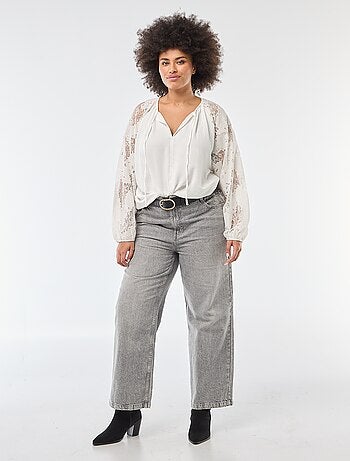 Blouse avec manches longues en dentelle et ouverture par lien au col