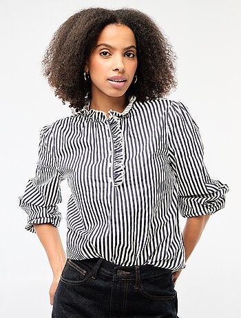 Blouse avec volants au col et à l'ouverture
