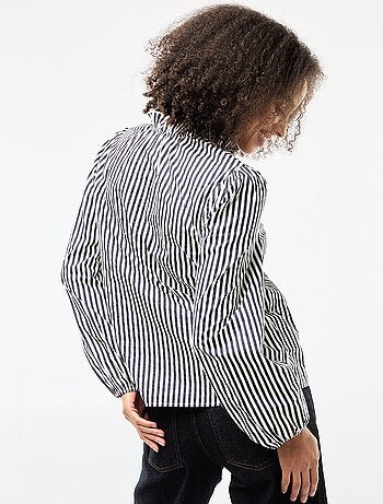 Blouse avec volants au col et à l'ouverture