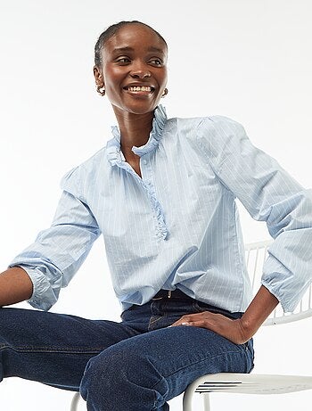 Blouse avec volants au col et à l'ouverture