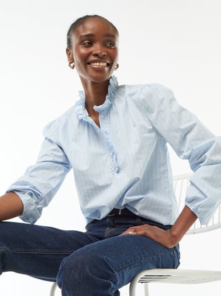 Blouse avec volants au col et à l'ouverture