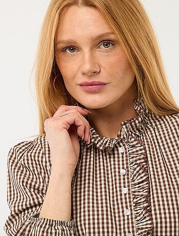 Blouse avec volants au col et à l'ouverture