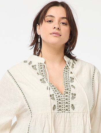 Blouse brodée à manches longues
