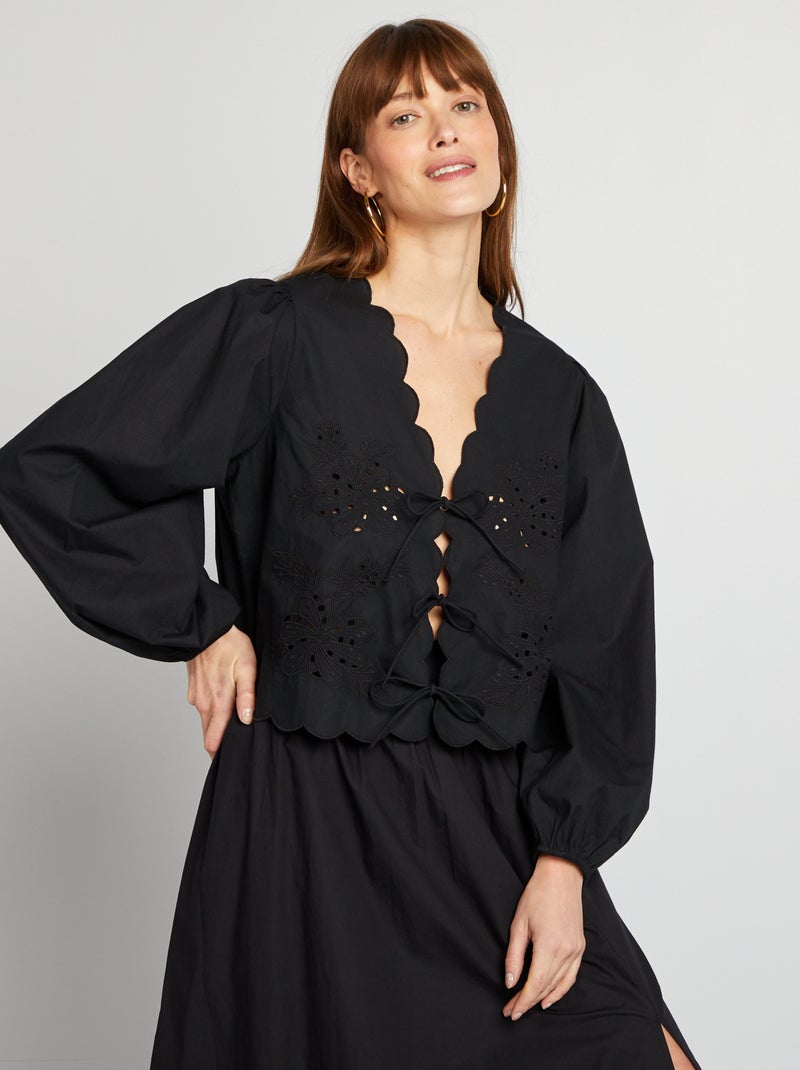 Blouse brodée avec nœuds noir - Kiabi