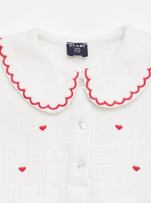 Blouse col Claudine et broderies 'cœurs' - Kiabi Blouse col Claudine et broderies 'cœurs' - Kiabi