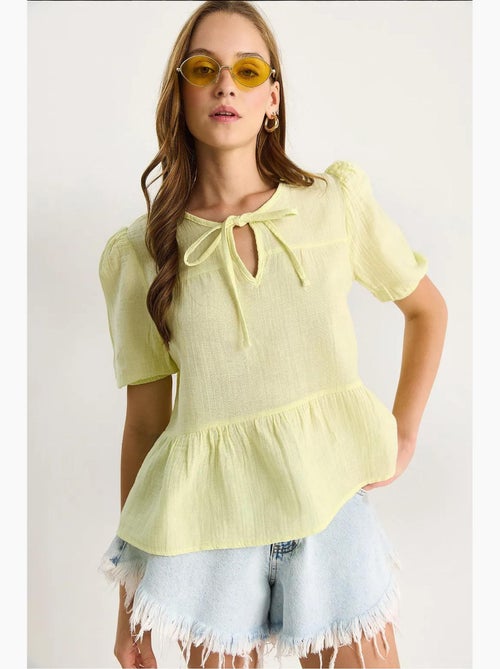 Blouse col rond détail lien lucci - Kiabi Blouse col rond détail lien lucci - Kiabi