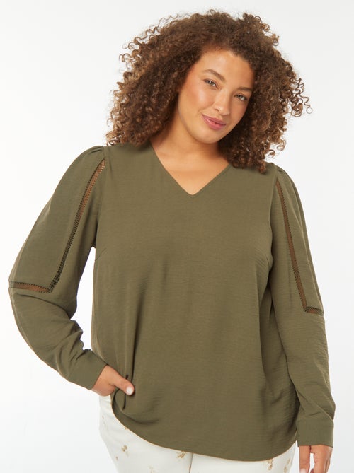 Blouse col v avec détails en dentelle sur les manches - Kiabi