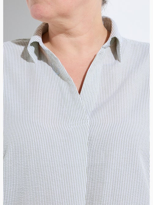 Blouse col v en seersucker fines rayures - afibel - Kiabi Blouse col v en seersucker fines rayures - afibel - Kiabi