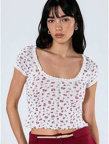 Blouse courte à encolure en u à fleurs avec volants busem