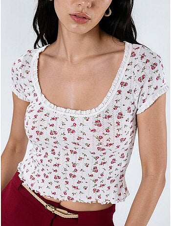 Blouse courte à encolure en u à fleurs avec volants busem