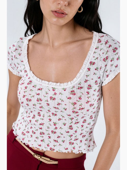 Blouse courte à encolure en u à fleurs avec volants busem - Kiabi Blouse courte à encolure en u à fleurs avec volants busem - Kiabi
