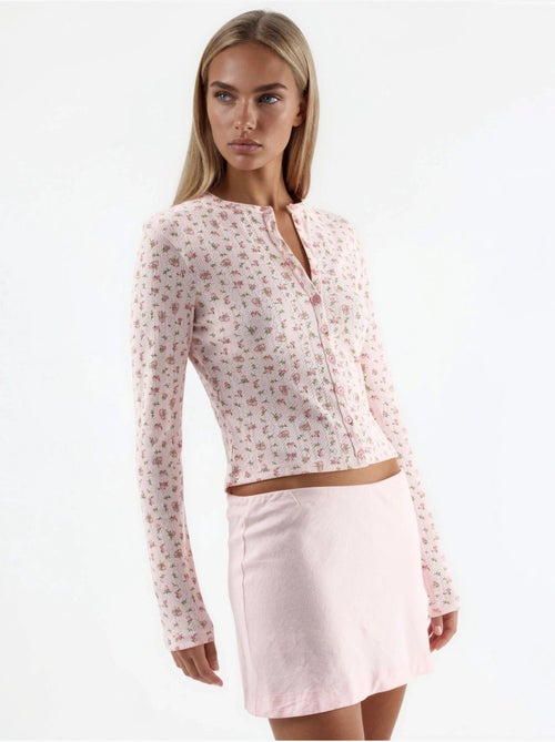 Blouse courte côtelée à fleurs avec fermeture boutonnée busem - Kiabi Blouse courte côtelée à fleurs avec fermeture boutonnée busem - Kiabi