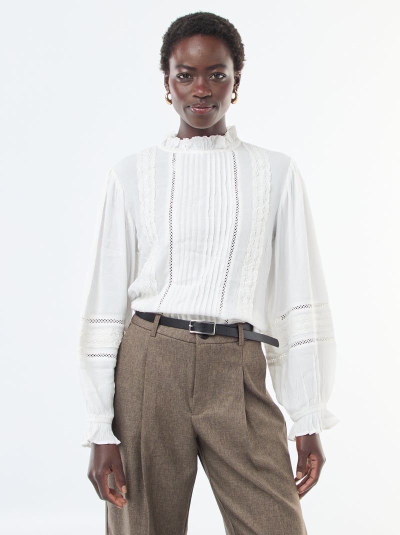 Blouse détails en dentelle et col victorien Blanc - Kiabi