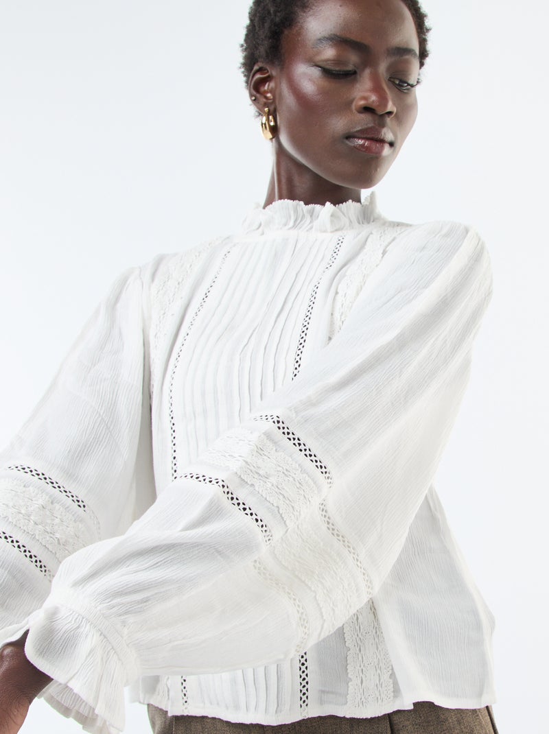 Blouse détails en dentelle et col victorien Blanc - Kiabi