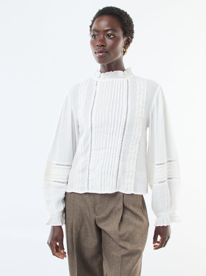 Blouse détails en dentelle et col victorien Blanc - Kiabi