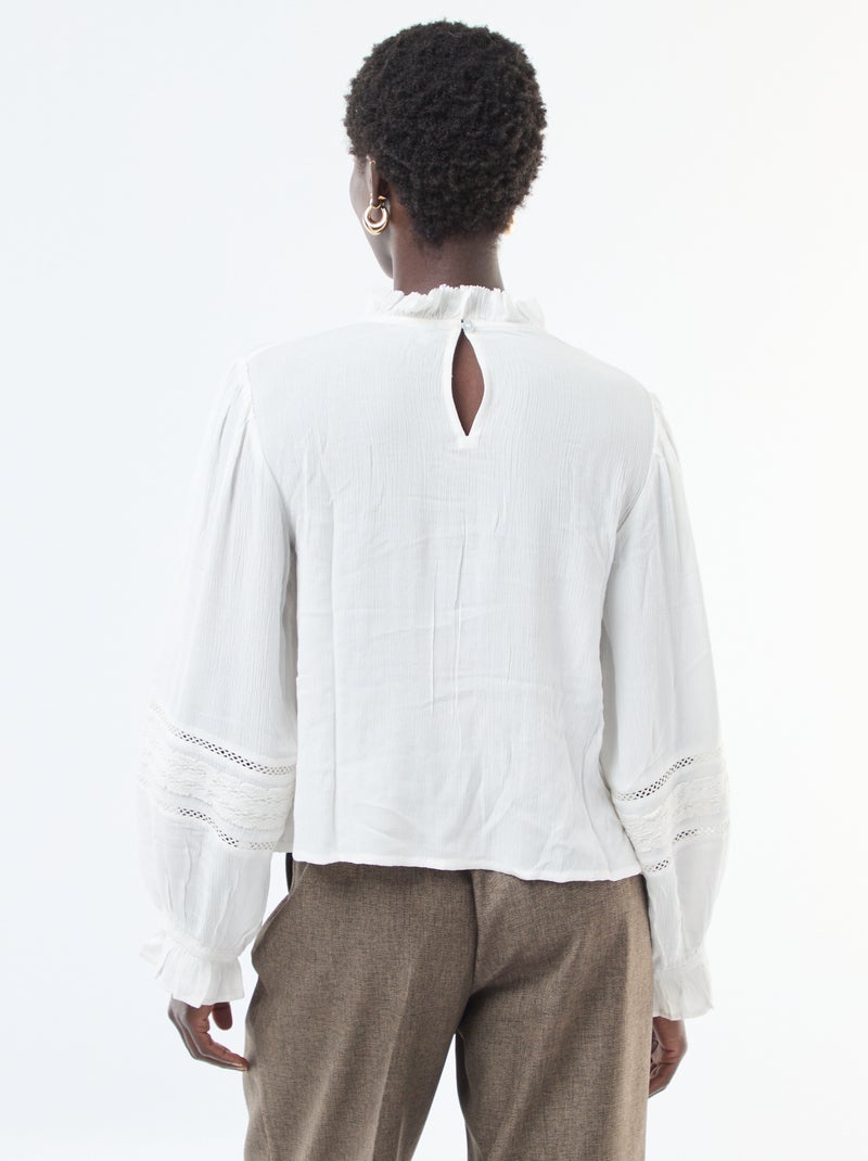 Blouse détails en dentelle et col victorien Blanc - Kiabi