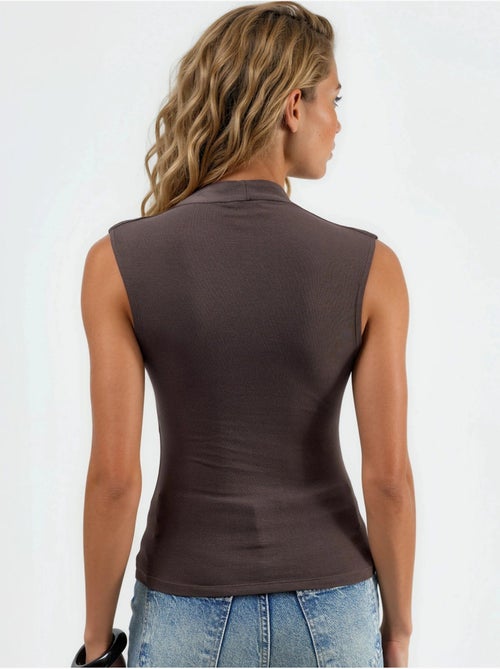 Blouse drapée sans manches avec col en v busem - Kiabi Blouse drapée sans manches avec col en v busem - Kiabi