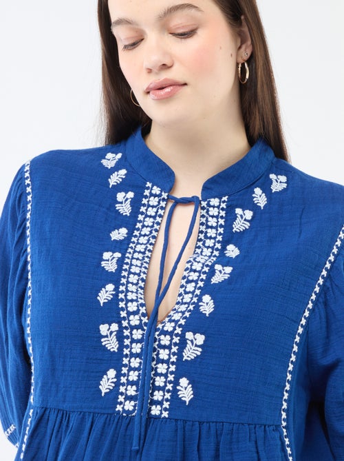 Blouse en gaze de coton avec broderies fantaisies et cordons au col - Kiabi
