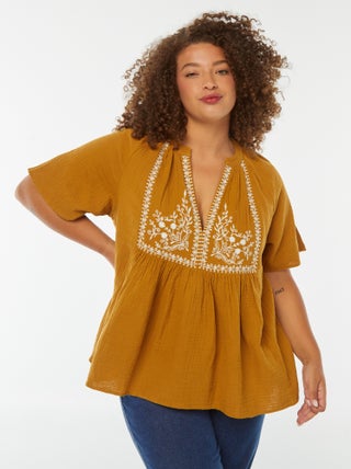 Blouse en gaze de coton avec encolure brodée