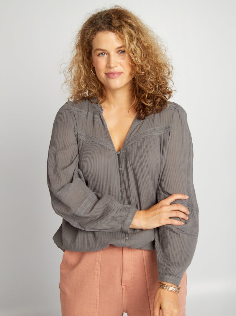Blouse en maille crêpe avec empiècement dentelle Gris - Kiabi