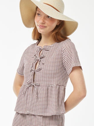 Blouse en matière crêpée avec ouverture à nouer