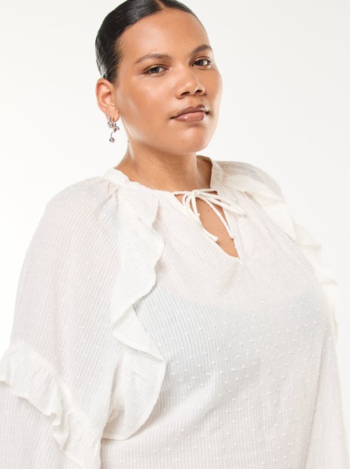 Blouse en plumetis volantée avec liens à nouer au col - Kiabi