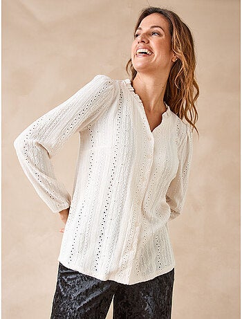 Blouse encolure fantaisie en maille