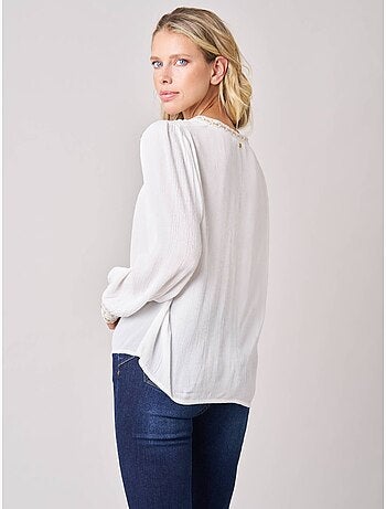 Blouse femme fluide à détails brodés 'deeluxe'