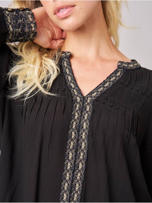 Blouse femme fluide à détails brodés 'deeluxe' - Kiabi Blouse femme fluide à détails brodés 'deeluxe' - Kiabi
