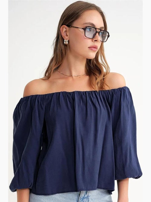 Blouse femme regular avec col madonna et détail volanté mixray - Kiabi Blouse femme regular avec col madonna et détail volanté mixray - Kiabi