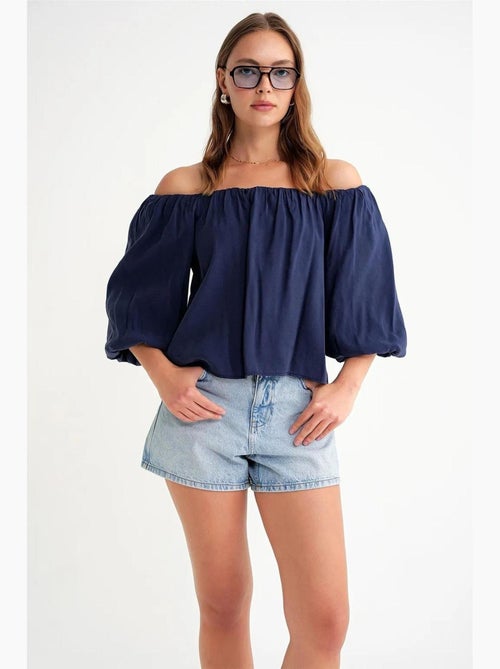 Blouse femme regular avec col madonna et détail volanté mixray - Kiabi Blouse femme regular avec col madonna et détail volanté mixray - Kiabi