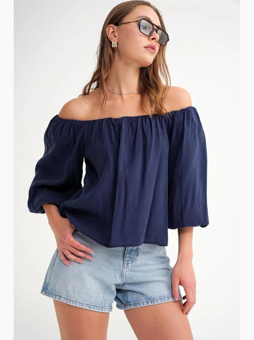 Blouse femme regular avec col madonna et détail volanté mixray - Kiabi Blouse femme regular avec col madonna et détail volanté mixray - Kiabi