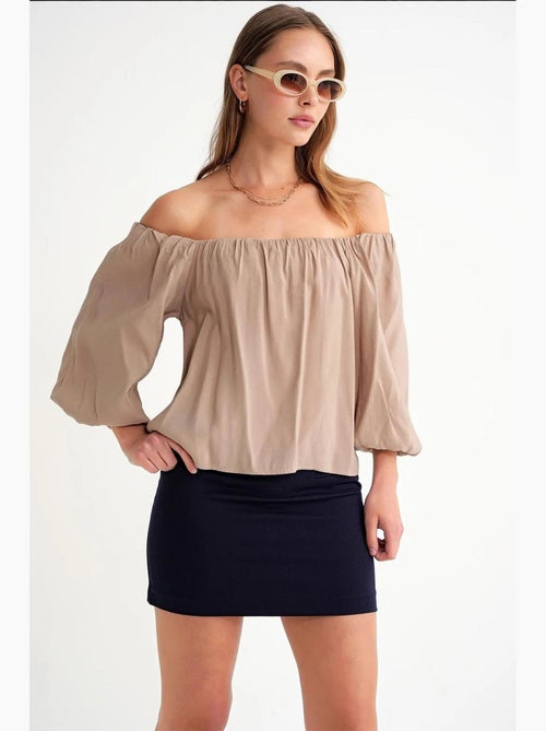 Blouse femme regular avec col madonna et détail volanté mixray - Kiabi Blouse femme regular avec col madonna et détail volanté mixray - Kiabi