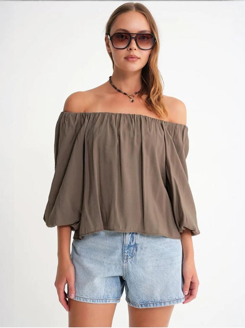 Blouse femme regular avec col madonna et détail volanté mixray - Kiabi Blouse femme regular avec col madonna et détail volanté mixray - Kiabi