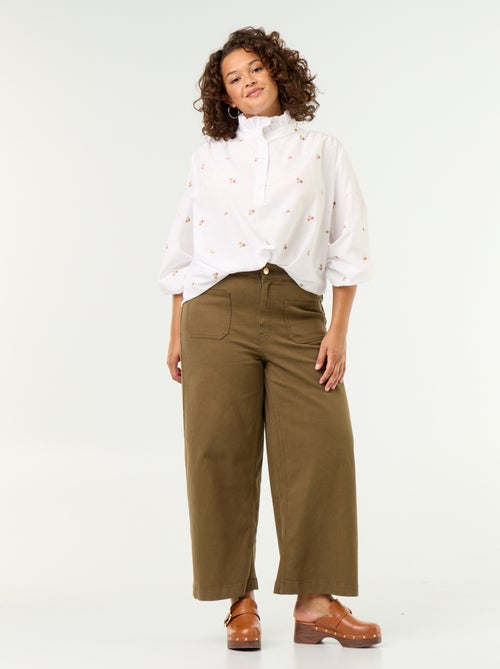 Blouse fleurs brodées avec col montant - Kiabi Blouse fleurs brodées avec col montant - Kiabi