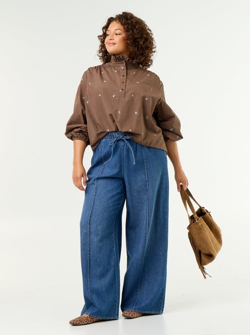Blouse fleurs brodées avec col montant - Kiabi