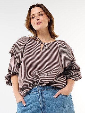 Blouse fluide à manches longues et large volant au col
