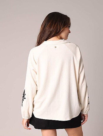 Blouse fluide avec broderies contrastées sur les bras 'Deeluxe'