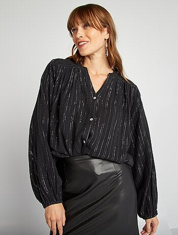 Blouse fluide avec fils métalliques brillants