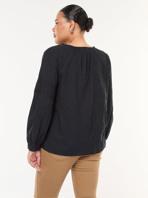 Blouse fluide uni en plumetis et ses broderies ajourées - Kiabi