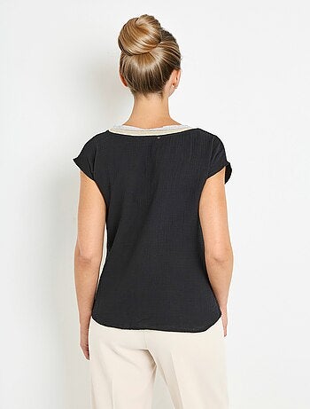 Blouse gaze de coton avec galon col V