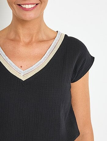 Blouse gaze de coton avec galon col V
