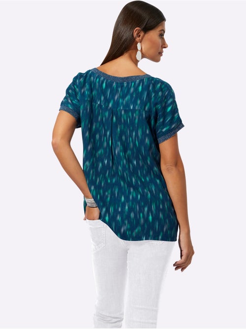 Blouse imprimé abstrait en viscose ECOVERO col rond et manches courtes - Taille standard - Helline - Kiabi Blouse imprimé abstrait en viscose ECOVERO col rond et manches courtes - Taille standard - Helline - Kiabi