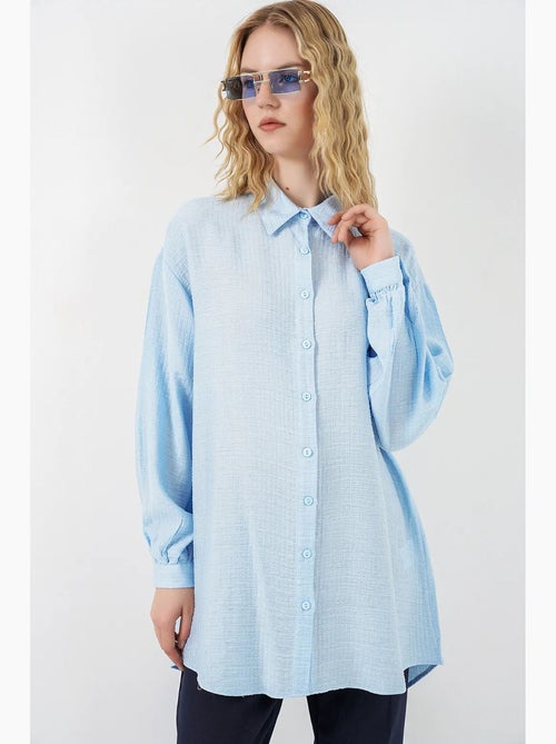 Blouse longue oversize texturée avec col chemise bdart - Kiabi Blouse longue oversize texturée avec col chemise bdart - Kiabi