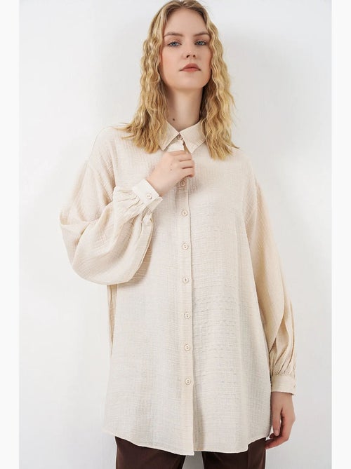 Blouse longue oversize texturée avec col chemise bdart - Kiabi Blouse longue oversize texturée avec col chemise bdart - Kiabi